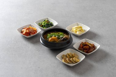 Kore yemeği, biftek, domates spagetti, havyar, sarımsaklı kremalı makarna, fesleğenli spagetti.