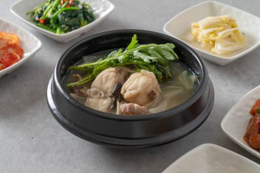 Kore yemeği, biftek, domates spagetti, havyar, sarımsaklı kremalı makarna, fesleğenli spagetti.