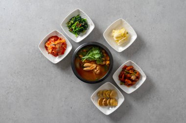 Kore yemeği, biftek, domates spagetti, havyar, sarımsaklı kremalı makarna, fesleğenli spagetti.