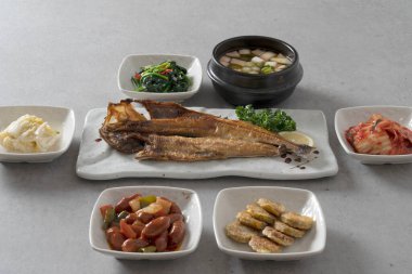 Izgara saç kuyruğu, ızgara uskumru, ızgara balık, ızgara mısır gevreği, Kore yemeği.