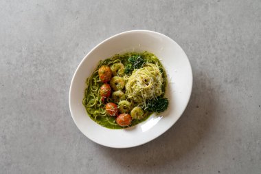 Kore yemeği, biftek, domates spagetti, havyar, sarımsaklı kremalı makarna, fesleğenli spagetti.