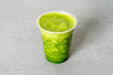 Kızarmış tavuk göğsü salatası, kızartılmış biftek, füme ördek salatası, havuz çatalı barbekü, salata, elmalı lahana suyu Kore yemeği.