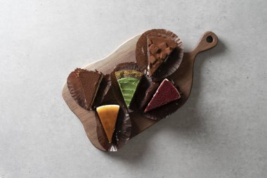 Yeşil çay, latte, mini, Chicago, pizza, Chicago pizza, crople, croissant, Americano, croissant, dondurma, crople, croissant, waffle Tiramisu, Cheese, Red Velvet, Matcha, Chocolat, tart, egg tart, egg