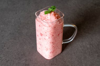 Kore yemeği Çilekli Meyve Smoothie
