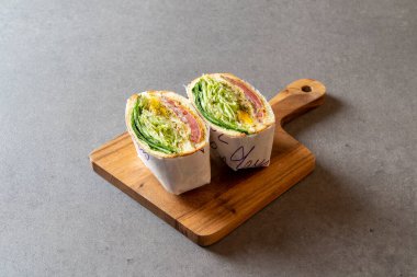 Kore yemeği sandviçi.