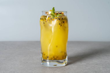 Kore yemeği, latte kahve, buzlu pirinç, latte fındık, sütlü sütlü, sütlü, karamelli, tuzlu, karamelli kruvasan, gözleme, fırında atıştırmalık, tutku, meyve suyu.