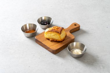 Kore yemeği sade çörekler sarımsaklı pastırmalı çörekler einstephener Kader Mavisi