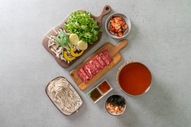 Shabu köfteli Kore yemeği çeşnili Meşe Jöleli Jöleli Salata Meşe Palamutlu Pankek Türlü Mantar Mantarlı Mantar Mantarlı