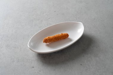 Yaki köftesi, peynirli çubuk, etli börek, konserve jambonlu pilav, ton balıklı pilav.