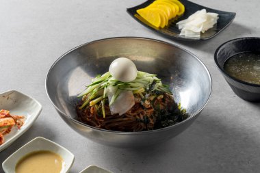 Karabuğday sobası, posta makguksu, karabuğday krepi, büyük hamur köftesi.,