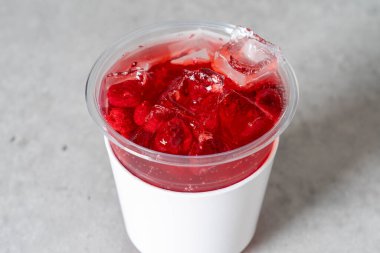 Latte, ice, americano, lemon, ade, ahududu, limon, köpük, kanül, çikolata, kanül, tuz, karamel ve finansör.