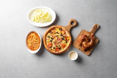 Pizza, bulgogi, pizza, pasta, pastırma, peynir kabuğu, peynir, tatlı patates, çedar peyniri