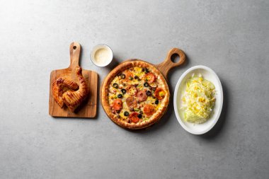 Pizza, bulgogi, pizza, pasta, pastırma, peynir kabuğu, peynir, tatlı patates, çedar peyniri