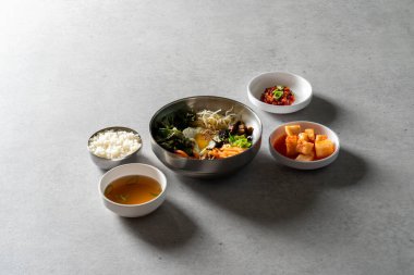 Fasulye filizi, pirinç çorbası, domuz eti, et, Tongyeong, istiridye, bibibimbap, Kore yemeği.,