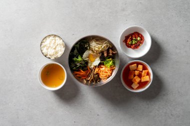 Fasulye filizi, pirinç çorbası, domuz eti, et, Tongyeong, istiridye, bibibimbap, Kore yemeği.,