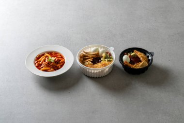 Balık keki udon, turp filizi bibibimbap, bibibibimbap, tteokbokki, pirinç keki, karıştırılmış-kızartma, meyve, kırmızı fasulyeli buz, mango tıraşlı buz, şeftali, limon çayı, americano, oryantal ilaç, ssanghwa çayı, tatlı patates, latte, limon çayı