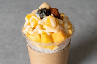 Balık keki udon, turp filizi bibibimbap, bibibibimbap, tteokbokki, pirinç keki, karıştırılmış-kızartma, meyve, kırmızı fasulyeli buz, mango tıraşlı buz, şeftali, limon çayı, americano, oryantal ilaç, ssanghwa çayı, tatlı patates, latte, limon çayı