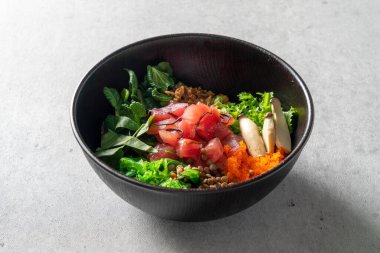 Ton balığı kasesi, ton balığı, kase, natto, ipek tofu, somon balığı, ton balığı sashimi