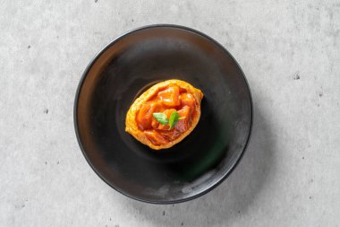 Yumuşak tofu, karides, dürtme, avokado, temaki, çiğ ton balığı, somon balığı.