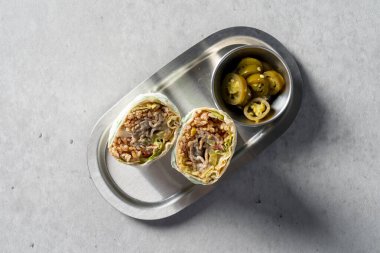 Sığır eti, domuz göbeği, burrito, peynir, nacho, kızarmış tavuk, tavuk tabağı, ızgara kalamar.,