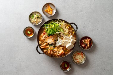 Çiğ morina çorbası, ekolojik çorba, gomchi çorbası, deniz ürünleri krepi, dongtaejeon, deniz ürünleri sashimi, mulhoe, Kore yemeği, çeşitli çiğ balık.