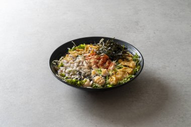 Çiğ morina çorbası, ekolojik çorba, gomchi çorbası, deniz ürünleri krepi, dongtaejeon, deniz ürünleri sashimi, mulhoe, Kore yemeği, çeşitli çiğ balık.