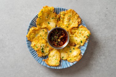 Çiğ morina çorbası, ekolojik çorba, gomchi çorbası, deniz ürünleri krepi, dongtaejeon, deniz ürünleri sashimi, mulhoe, Kore yemeği, çeşitli çiğ balık.