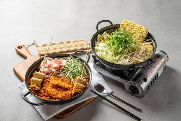 Yemek, yemek, masa, akşam yemeği, salata, tabak, restoran, öğle yemeği, sebze, et, balık, mutfak, gurme, aperatif, catering, açık büfe, ziyafet, sağlıklı, lezzetli, yemek, düğün, parti, kutlama, kahvaltı, kızarmış balık Roe Rice Ball Be