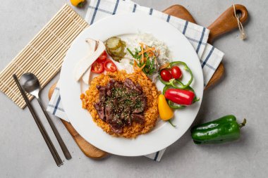 , Kızarmış karides. Kızarmış karides, yemek, sebze, et, akşam yemeği, salata, tabak, tavuk, tabak, balık, pilav, kızarmış, sağlıklı, taze, gurme, lezzetli, mutfak, yeşil, -