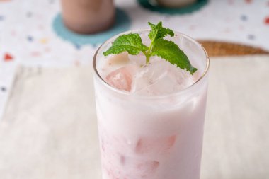 Ade, greyfurt, limon, portakal, sütlü latte, latte, sütlü çay, matcha, meyve çayı, yeşil mandalina, smoothie, yoğurt, yabanmersini, siyah susam, tahıl tozu, çikolatalı latte, soğuk bira, tatlı, canulet, sandviç, kurabiye, madeleine, tavuk brea