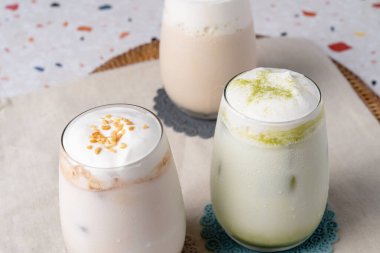 Ade, greyfurt, limon, portakal, sütlü latte, latte, sütlü çay, matcha, meyve çayı, yeşil mandalina, smoothie, yoğurt, yabanmersini, siyah susam, tahıl tozu, çikolatalı latte, soğuk bira, tatlı, canulet, sandviç, kurabiye, madeleine, tavuk brea
