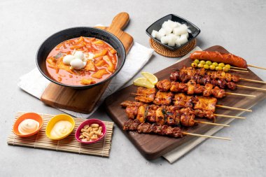 Tteokbokki, şiş, tavuk, tavuk, set, balık keki, oden, kurutulmuş pollack, pollack, tteokgalbi, kısa kaburga, yemek, tava, et, pişirme, yemek, yemek, yemek, sebze, kızartma, kızartma, kızartma, mutfak,