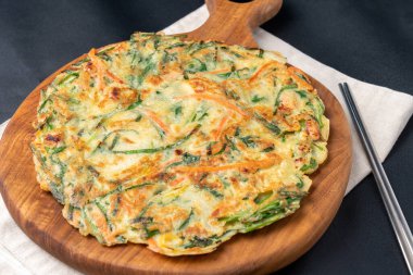 Deniz ürünleri gözlemesi, krep, krep, deniz ürünleri, erişte tabağı, meze, haşlanmış domuz eti, yemek, yemek, yemek, yemek, sebze, çorba, sağlıklı pirinç, et, mutfak, kase, balık, beyaz