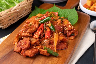 Gamjatang, domuz omurgası, sıcak tencere, haşlanmış pollack, kırmızı biber ezmesi domuz bulgogi, bulgogi, yan yemek, Kore yemeği, yemek, akşam yemeği, salata, mutfak, sebze, tabak, öğle yemeği, sağlıklı,