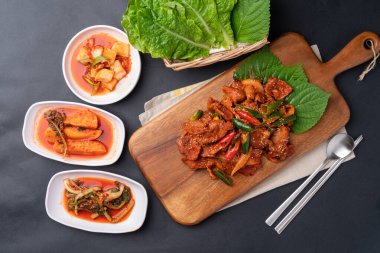 Gamjatang, domuz omurgası, sıcak tencere, haşlanmış pollack, kırmızı biber ezmesi domuz bulgogi, bulgogi, yan yemek, Kore yemeği, yemek, akşam yemeği, salata, mutfak, sebze, tabak, öğle yemeği, sağlıklı,