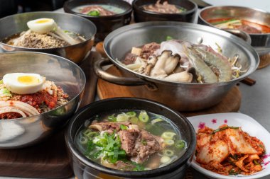 Galbi-tang, Seolleong-tang, Naju-gom-tang, Yukgaejang, Bibim-myeon, Cold Noodles, Cold Noodles, Kore yemeği, Beef Galbi ahtapot karides, Sogal-nak-sae hot pot, Son Mandu, Dumpling, Dumpling
