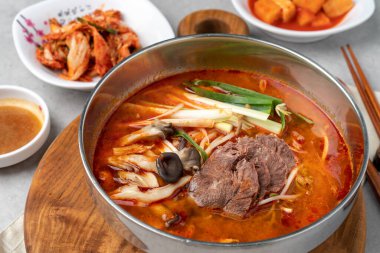 Galbi-tang, Seolleong-tang, Naju-gom-tang, Yukgaejang, Bibim-myeon, Cold Noodles, Cold Noodles, Kore yemeği, Beef Galbi ahtapot karides, Sogal-nak-sae hot pot, Son Mandu, Dumpling, Dumpling