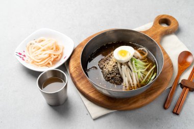 Galbi-tang, Seolleong-tang, Naju-gom-tang, Yukgaejang, Bibim-myeon, Cold Noodles, Cold Noodles, Kore yemeği, Beef Galbi ahtapot karides, Sogal-nak-sae hot pot, Son Mandu, Dumpling, Dumpling