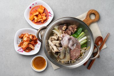 Galbi-tang, Seolleong-tang, Naju-gom-tang, Yukgaejang, Bibim-myeon, Cold Noodles, Cold Noodles, Kore yemeği, Beef Galbi ahtapot karides, Sogal-nak-sae hot pot, Son Mandu, Dumpling, Dumpling
