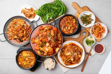 Kızarmış işkembe, domuz işkembesi, dakdoritang, dakdoritang, dakdoritang, kızartılmış baharatlı domuz eti, doenjang güveci, kimchi yahnisi, Kore yemeği, geleneksel yemekler, meze