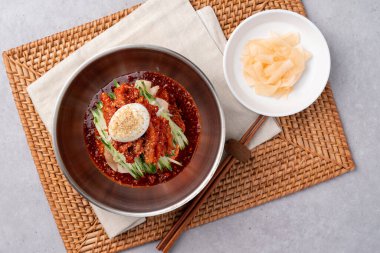 Kore yemeği, soğuk erişte, soğuk şehriye, el yapımı kral hamur köftesi, buğulanmış mantı, sığır eti, sığır eti, sıcak kap, kral galgitang, galbitang, kodari soğuk erisi.