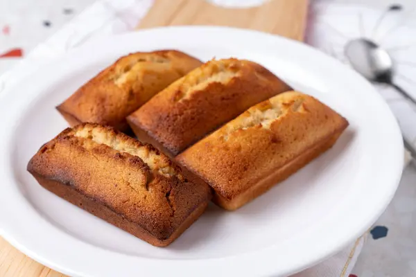 Kremalı kahve, siyah susamlı latte, incir, finansör, limonata, kek, yemek, kek, kahve, tatlı, tatlı, fincan, tabak, ekmek, çikolata, süt, pasta, kahverengi, çerez, ekmek, ekmek,