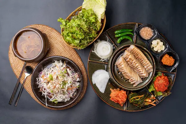 Deniz ürünleri gözlemesi, krep, krep, deniz ürünleri, erişte tabağı, meze, haşlanmış domuz eti, yemek, yemek, yemek, yemek, sebze, çorba, sağlıklı pirinç, et, mutfak, kase, balık, beyaz