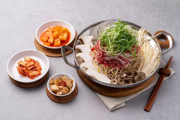 Korean food, cold noodles, cold noodles, handmade king dumplings, dumplings, steamed dumplings, beef bulgogi hot pot, beef, hot pot, king galgitang, galbitang, kodari cold noodles