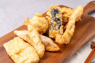 un bazlı yiyecek, Tteokbokki, kızarmış yiyecek, bol yağda kızartılmış laver rulo, bol yağda kızartılmış kalamar, sundae, balık köftesi, balık keki, aperatif, yemek, tatlı, kahvaltı, lezzetli, tabak, tatlı, tatlı, Noel, çerez,