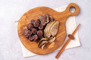 un bazlı yiyecek, Tteokbokki, kızarmış yiyecek, bol yağda kızartılmış laver rulo, bol yağda kızartılmış kalamar, sundae, balık köftesi, balık keki, aperatif, yemek, tatlı, kahvaltı, lezzetli, tabak, tatlı, tatlı, Noel, çerez,