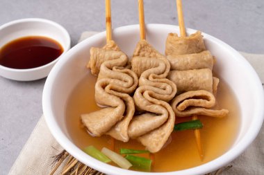 un bazlı yiyecek, Tteokbokki, kızarmış yiyecek, bol yağda kızartılmış laver rulo, bol yağda kızartılmış kalamar, sundae, balık köftesi, balık keki, aperatif, yemek, tatlı, kahvaltı, lezzetli, tabak, tatlı, tatlı, Noel, çerez,