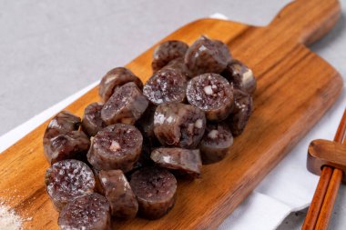 Chalsundae, sundae, rice tteokbokki, cup rice rice rice rice rice, clear fish cake, spicy fish cake, sotteok sotteok, colpalmiye, seaweed roll, fried, yaki dumpling, food, meat, chicken, fried, meal,