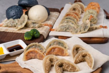 Hamur köftesi, köfte, köfte, kimchi köftesi, karides köftesi, karides, et, kimçi, galbi, buğulanmış ekmek, siyah pirinç, süt, atıştırmalık, yemek, ekmek, ekmek, kahvaltı, peynir, sağlıklı.