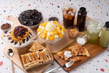 Kaya, tost, tereyağı, peynir, patbingsu, Oreo bingsu, elma mango peyniri, elma, mango, americano, kahve, buz, kafe, croffles, kruvasan, waffle, yeşil üzüm, ade, ızgara peynir, injeolmi